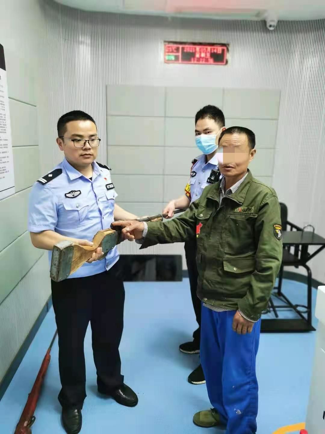 警方在象牙海岸从人口贩卖骗局中救出33名西非人