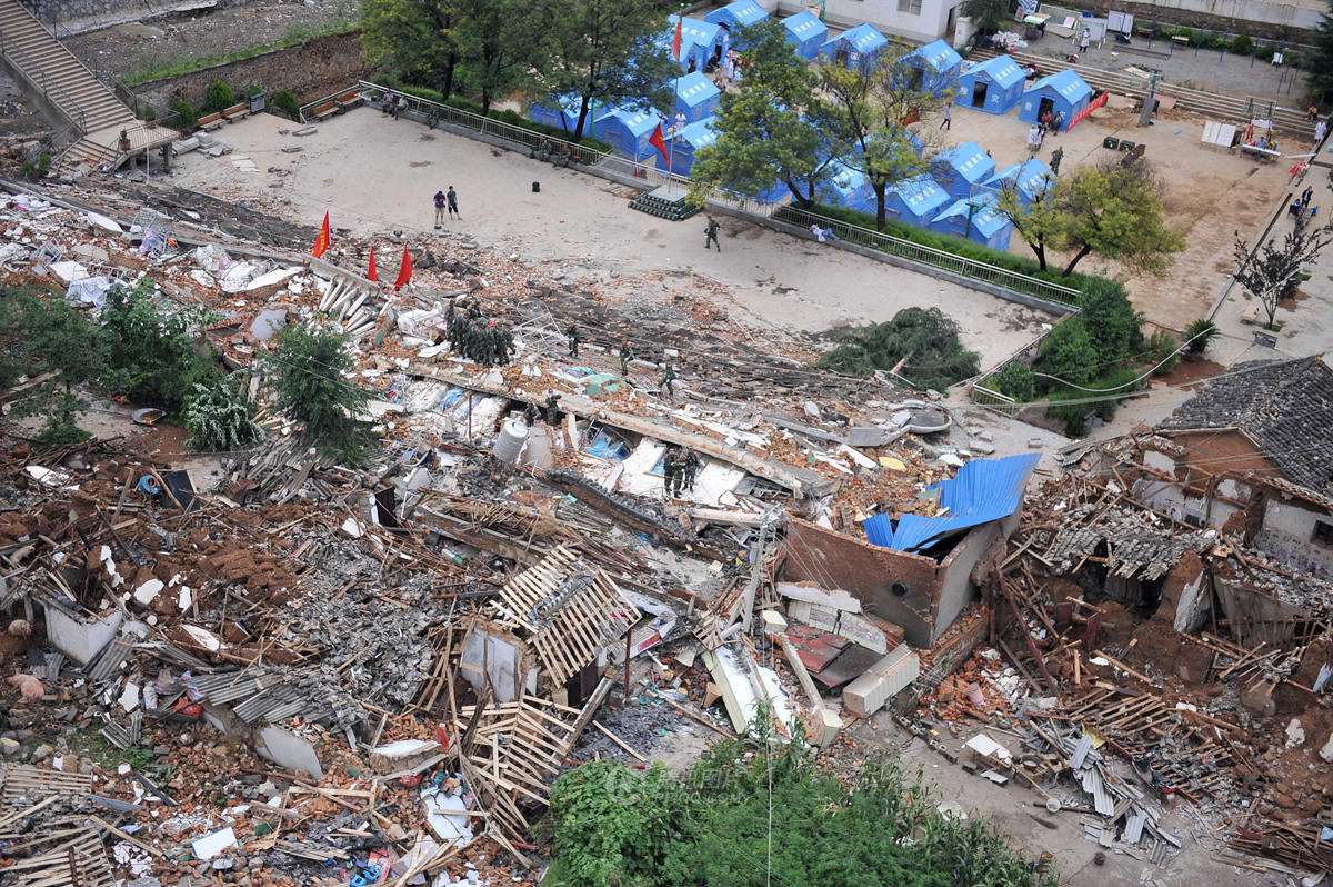 突发新闻：伊斯坦布尔地震：土耳其发生6.2级地震，建筑物晃动