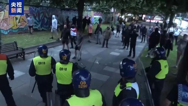 警方在象牙海岸从人口贩卖骗局中救出33名西非人